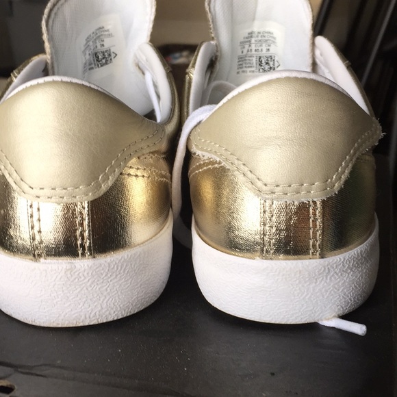 Converse - Picture 3 of 7